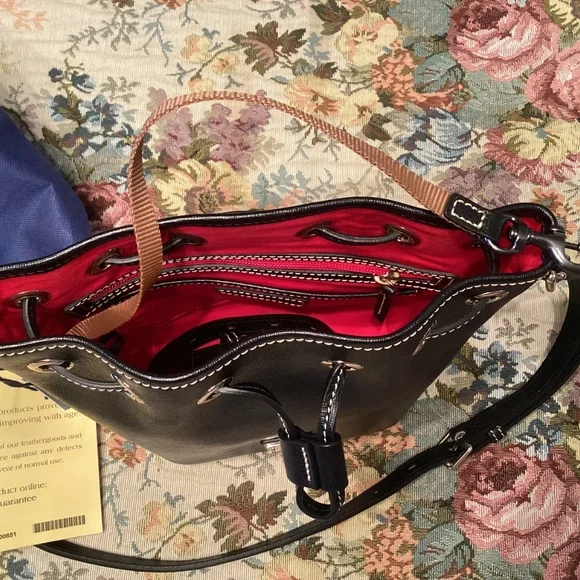 BLACK DOONEY & BOURKE SAFFIANO DRAWSTRING CROSSBODY NWT - Picture 4 of 11